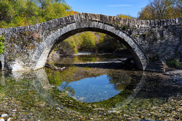 Fototapeta premium View of the traditional stone Mylos Bridge in Epirus, Greece in Autumn.