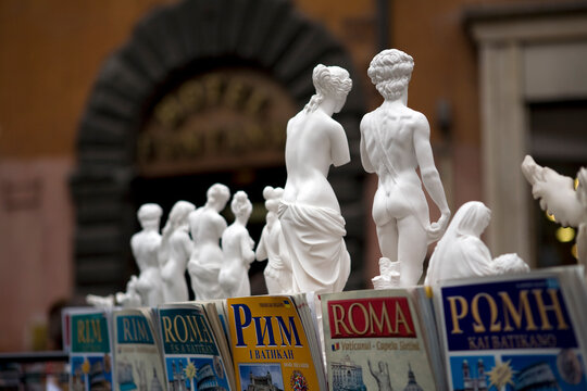 Statues and touristic guides - Piazza di Trevi - Fontana di Trevi - Rome - Italy