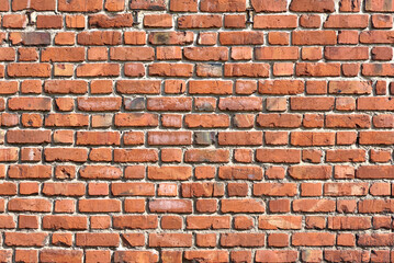 Obraz premium Old brick wall background, brick wall texture, structure. old broken brick, cement joints, close-up. crumbling from old age.