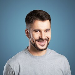 Obraz premium Happy and carefree young man posing in the studio