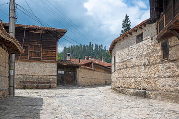Obraz premium Street and old houses in town of Koprivshtitsa, Bulgaria
