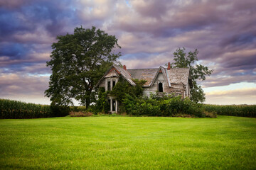 Fototapeta na wymiar Abandoned Homestead in Ontario Canada