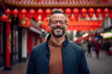 Obraz premium Medium shot portrait photography of a pleased man in his 40s that is wearing a chic cardigan against a vibrant and bustling chinatown during lunar new year background . Generative AI