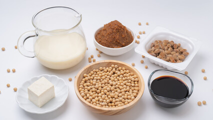 日本の大豆食品イメージ｜大豆・納豆・豆乳・醤油・味噌・豆腐