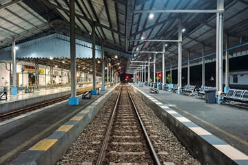 Fototapeta na wymiar Small train station conditions in the middle of the night, very quiet and calm. station in the middle of the night almost no passengers waiting for the train to come