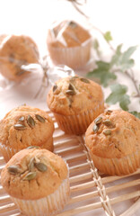 Muffins, pumpkin seeds, topping