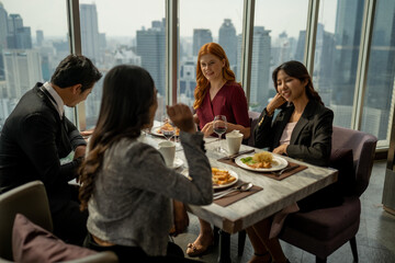 Drinking parties, groups of Asian and foreign friends to celebrate a successful party.