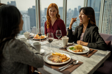 Drinking parties, groups of Asian and foreign friends to celebrate a successful party.