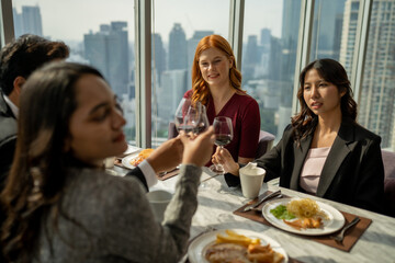 Drinking parties, groups of Asian and foreign friends to celebrate a successful party.