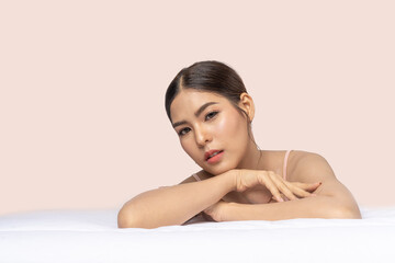 Obraz premium Smiling of beautiful asian woman fresh healthy white skin, healthy, clean, asian model girl, face, care, cream, skincare, cosmetics, cosmetology, beauty, fashion, make up.spa and wellness