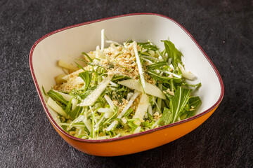 りんごの入ったグリーンサラダ　photo of green salad with apples