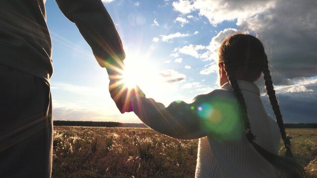 Child Mother Father Hand Sunset Sky, Hand Mom Dad Kid Girl, Happy Family Childhood Dream, Happy Daughter Takes Hand Sunset, Beautiful Girl Face, Reach Out Sun, Family Park Sunset, Child Hand