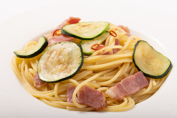 ズッキーニとベーコンのパスタ