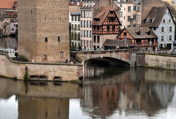 Fototapeta na wymiar La petite France in Straßburg im Frühling
