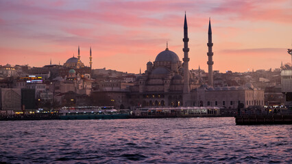 Naklejka premium March, 2023, Turkey, Istanbul. Amazing sunset over the Bosphorus and Kadikoy
