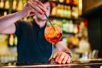 man hand bartender making cocktail in glass on the bar counter