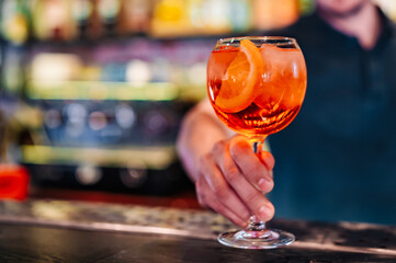 man hand bartender making cocktail in glass on the bar counter