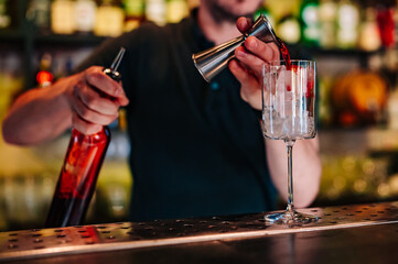 man hand bartender making cocktail in glass on the bar counter