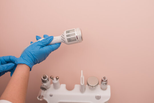 The cosmetologist includes a device for carrying out the procedure, attachments to the HydraFacial device for facial skin care in a spa clinic to combat acne or aging. The concept of aesthetic