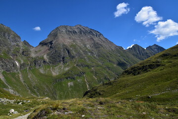 Fototapeta premium Blick auf Hochgolling von der Landawirseehütte, Schladminger Tauern, Steiermark