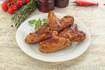 Roasted chicken wings with spicy sauce