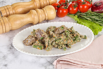 Fried turkey liver with herbs in cream sauce