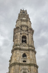 tour de l'église des Clercs dans la ville de Porto (Portugal)	