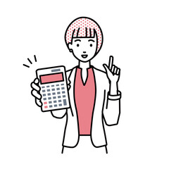 立って電卓を持ってこちらに向けて見せているジャケットの女性