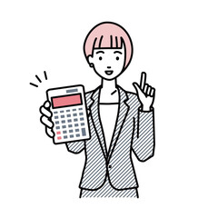 立って電卓を持ってこちらに向けて見せているスーツの女性