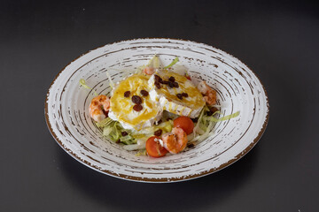 Ensalada con queso de cabra y gambas