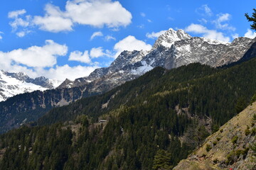 Fototapeta na wymiar Schöne Landschaft am Meraner Höhenweg in Südtirol 
