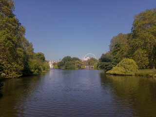 Fototapeta na wymiar A summers day in St James Park in central London, UK
