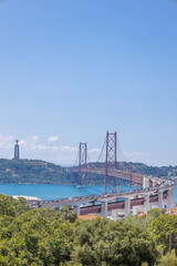 Ponte 25 de Abril vista do alto do Alvito em Lisboa