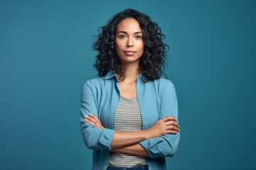 Obraz premium Close-up portrait photography of a glad girl in her 30s putting hands on hips against a soft blue background. With generative AI technology