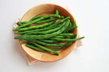 収穫して茹でたインゲン