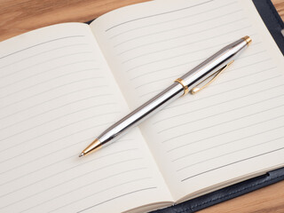 ノートとポールペン