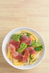 マグロとアボカドの丼