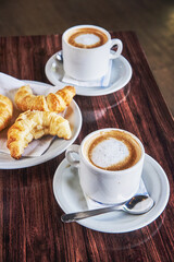 Cafe con medialunas