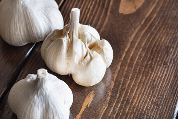 にんにく。薬味や薬膳料理に使われる野菜。