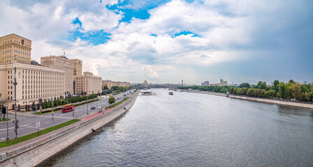 Fototapeta na wymiar View of the Ministry of Defence of Russian Federation, and Moscow river embakmen