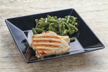 Grilled turkey steak with green bean