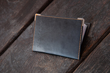 Pasaporte con funda de cuero