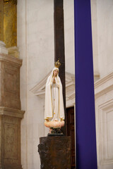 Detail Madonna, Innenansicht der Basilika Unserer Lieben Frau vom Rosenkranz in Fatima in...