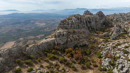 vista aérea de las formaciones rocosas del paraje natural del torcal de Antequera, Andalucía