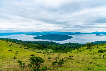 Naklejka premium Lake Kussharo in summer season sunny day. Natural landscape from Bihoro-toge pass lookout view point. Akan Mashu National Park, Hokkaido, Japan
