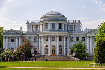 Fototapeta na wymiar Russia. Saint-Petersburg. Elaginoostrovsky Palace-museum.