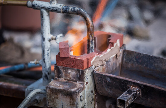 Welding arc furnace for melting binding metals
