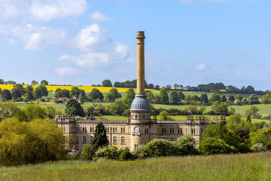 Chipping Norton, Oxfordshire, UK, May 25th, 2023. Late 19th century factory having an unusual domed based chimney. The Mill finally closed in 1980 and has now been converted to luxury apartments.