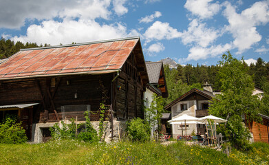 Fototapeta na wymiar old house in the Swiss alps, close to Scuol
