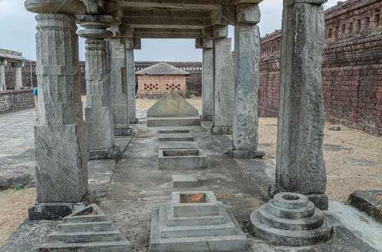 Stone structures at Gomateshwara statue annexe